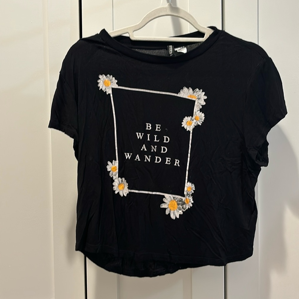 “be wild and wander” H&M graphic tee size L